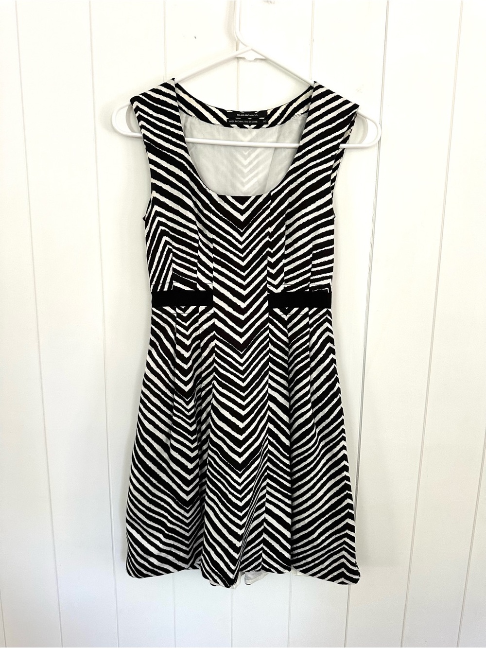 Club Monaco Black & White Chevron Stripe Sleeveless A Line Mini Dress